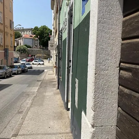 Omera 3* Πούλα